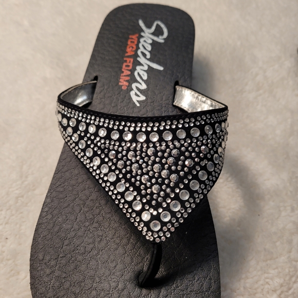 NWOB Skechers Rhinestone Flip Flop Sandals Size 8 - Picture 4 of 6